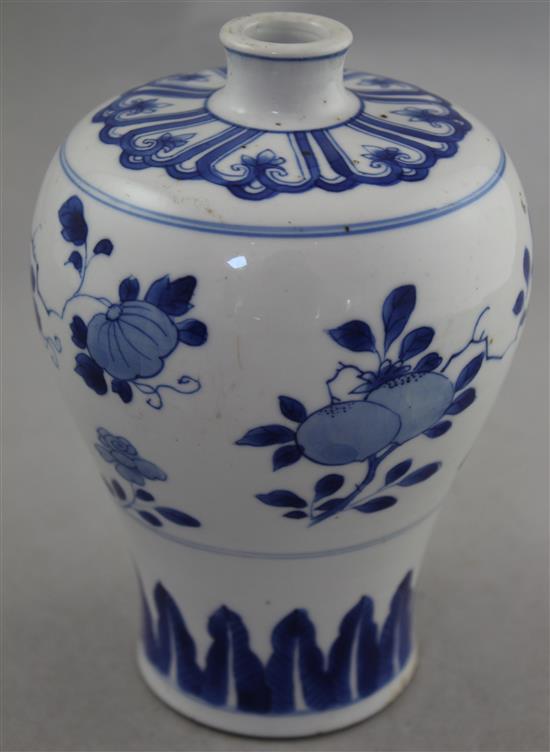 A Chinese blue and white Meiping vase, Kangxi period, 16cm